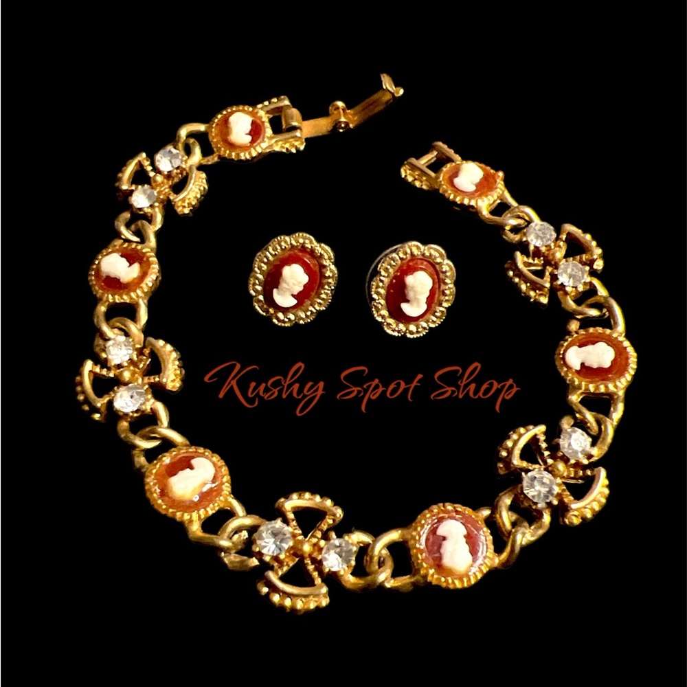 😍Vintage Victorian Cameo 🧡 Lady W/ Rhinestones 💎 Goldtone Set 💛🧡💎Beautiful